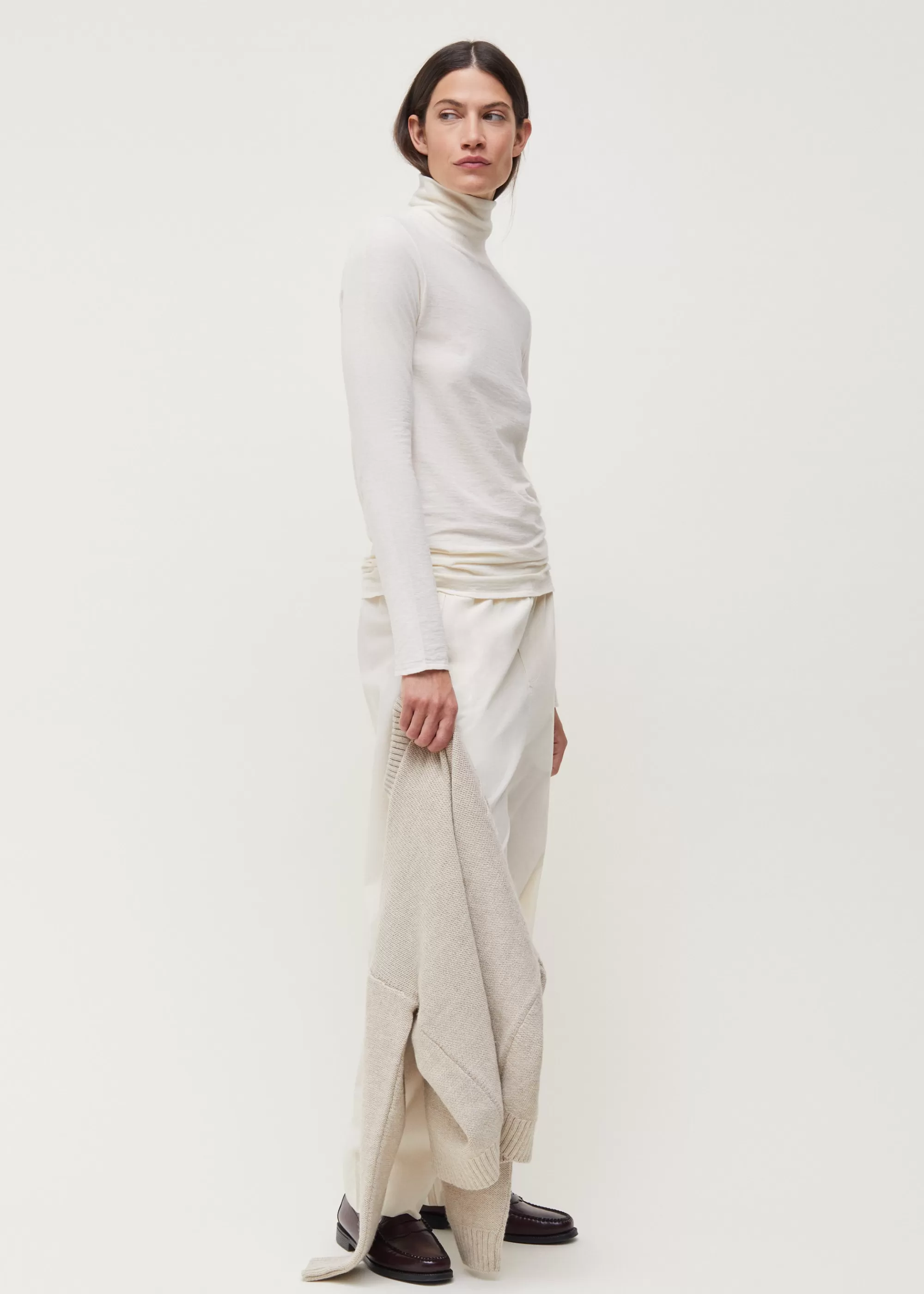 Aiayu Bluser^Gentle cashmere turtleneck PureEcru