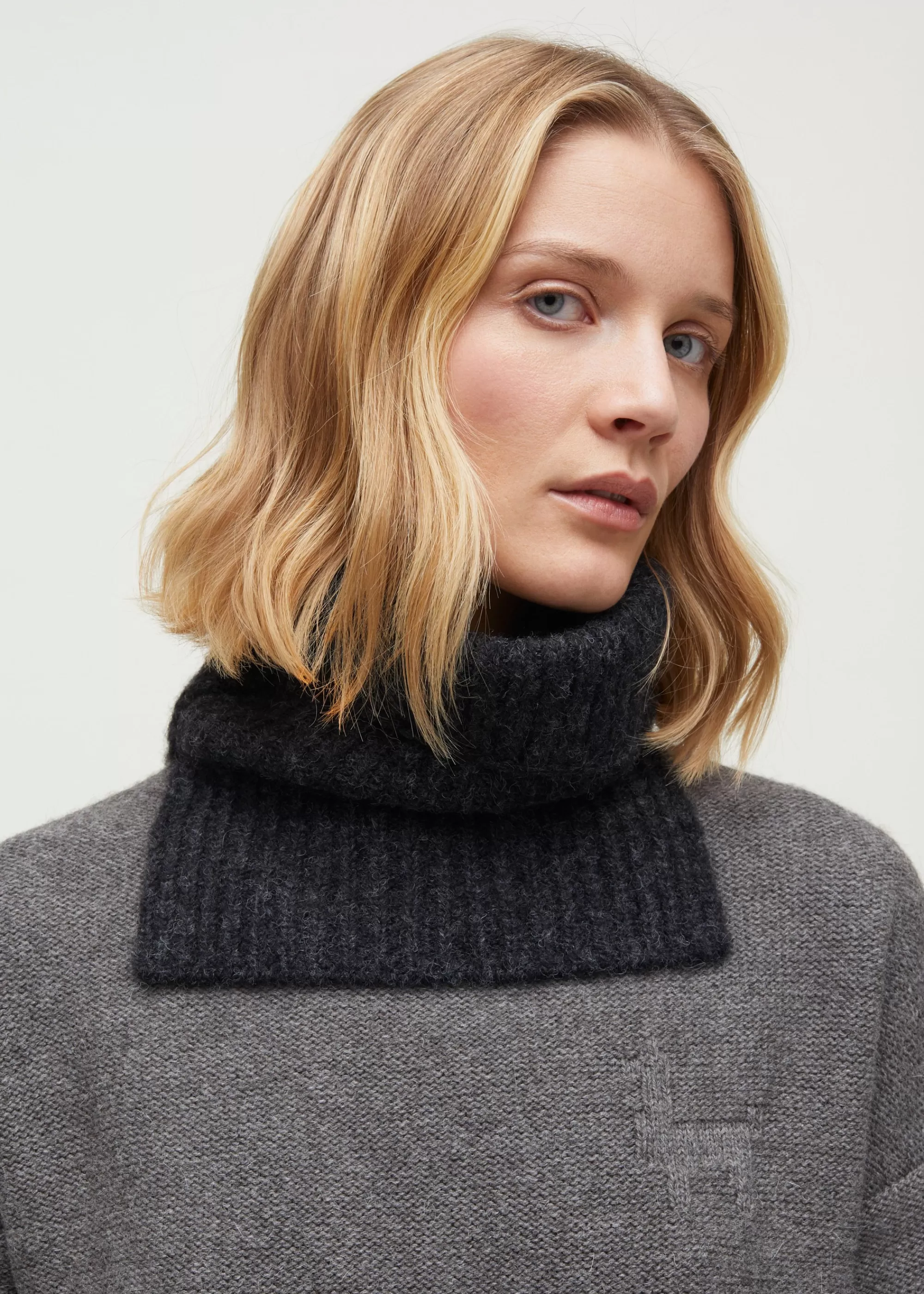 Aiayu Tørklæder^Nellie neck warmer PureDarkGrey